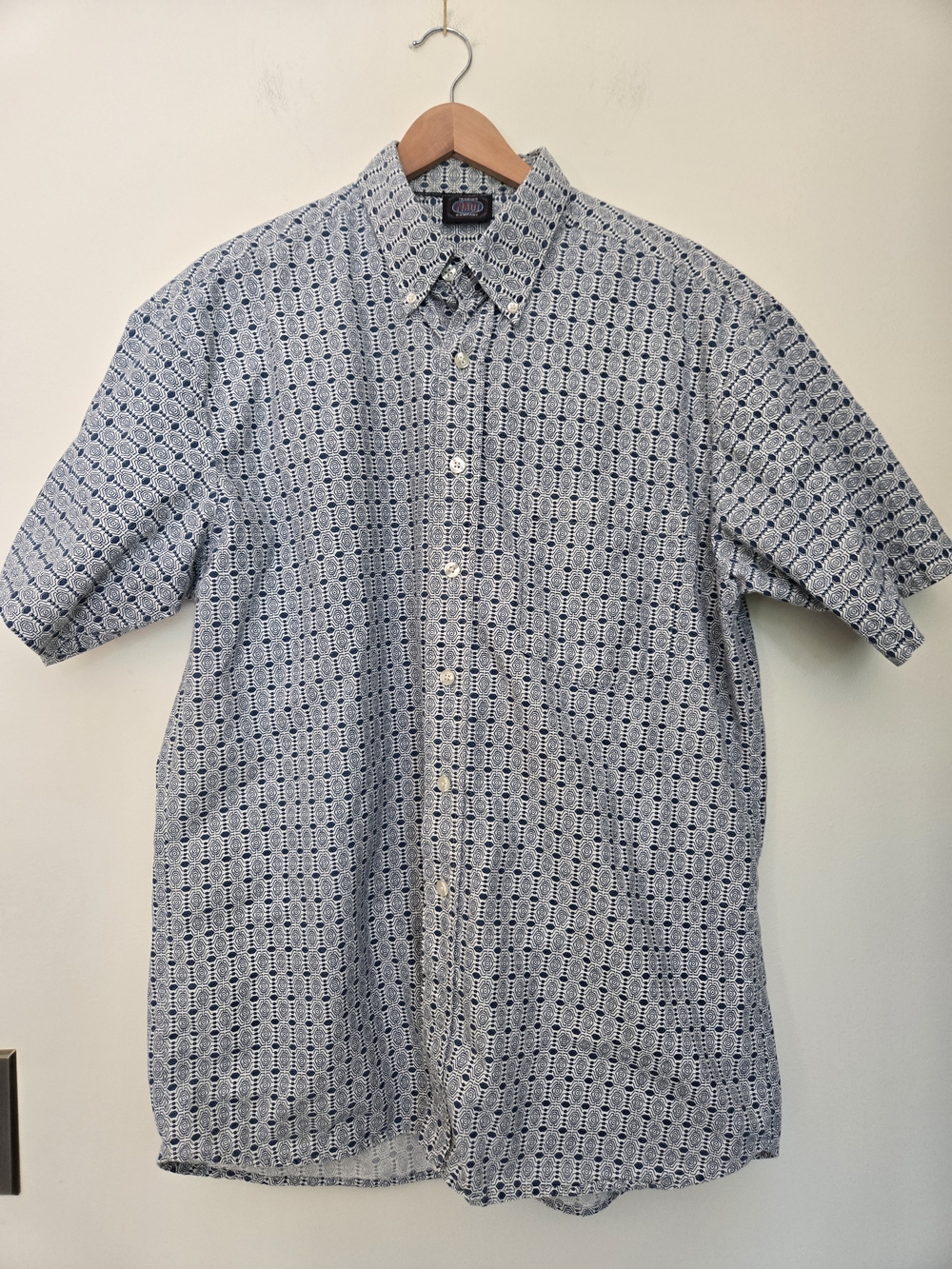 Vintagr Men's Short-Sleeve Button-Down Shirt in Navy Geo Print